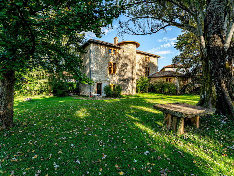 Maison Forte, Manoir d'exception au coeur du Beaujolais 350m — photo 1