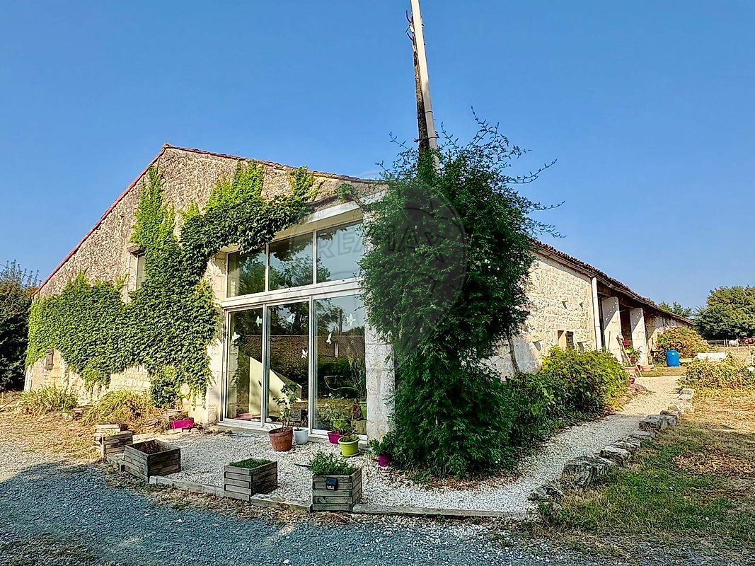 Villa / Maison  T5 à vendre Écurat 17810