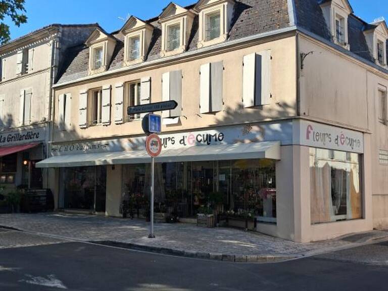 Appartement À Louer centre ville Marennes — photo 1