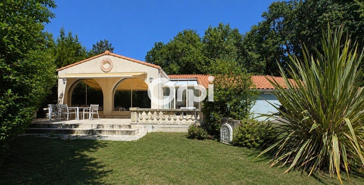 BREUILLET - VILLA - 142m² avec piscine - 3 chambres — photo 1