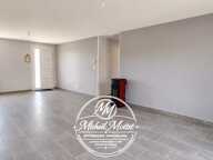 Maison contemporaine de plain-pied sur 1 282 m² de terrain – Saint-Samson-de-la-Roque (27680) — photo 4