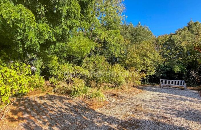 Propriété familiale 5 pièces au cœur d'un véritable parc de 2 158 m² - LA ROCHELLE (17) — photo 3