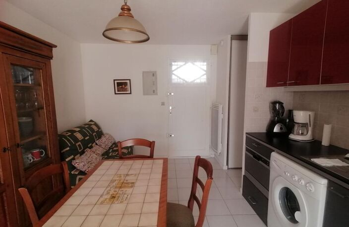 Maison dans copropriété, avec terrasse et jardinet — photo 5