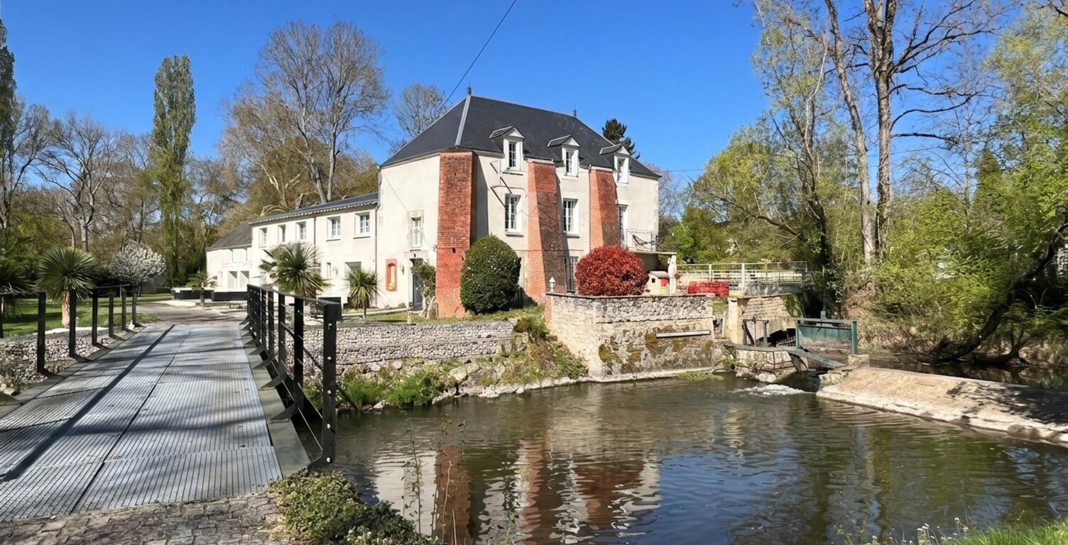 Orléans, Propriete à vendre, superbe Moulin rénové et bordé par la rivière, a l est d Orleans, parcelle de 4500 m² — photo 1