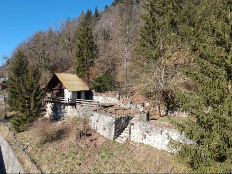 Chalet de village à rénover - Un beau projet au cœur des Bauges - — photo 1