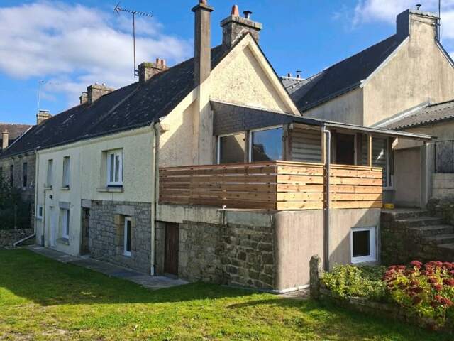 PLOERDUT JOLIE MAISON EN PIERRE SOUS ARDOISE DE 94 M² ENVIRON 5 PIECES 2 DEPENDANCES TERRAIN CLOS DE 2686m² A BATIR — photo du bien