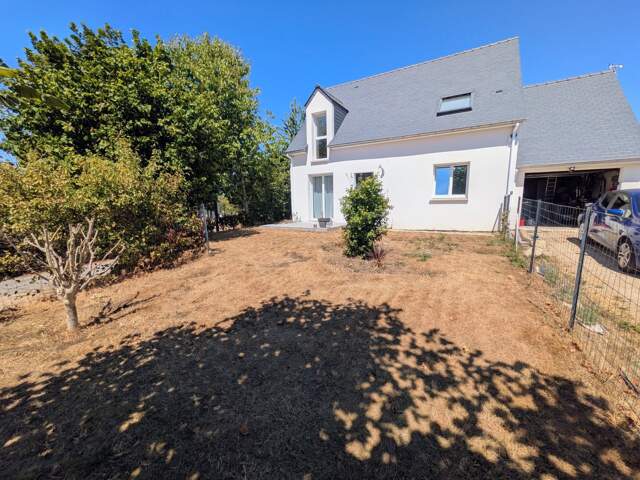 GUERN MAISON RÉCENTE DE 101M² ENVIRON 4 PIÈCES AVEC VIE DE PLAIN PIED GARAGE PARCELLE CLÔTURÉE DE 569M² — photo du bien