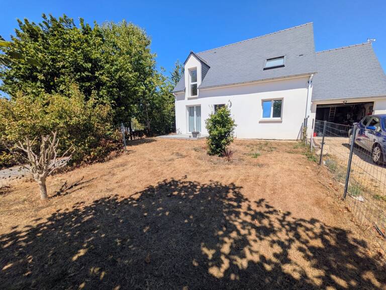 GUERN MAISON RÉCENTE DE 101M² ENVIRON 4 PIÈCES AVEC VIE DE PLAIN PIED GARAGE PARCELLE CLÔTURÉE DE 569M² — photo 1