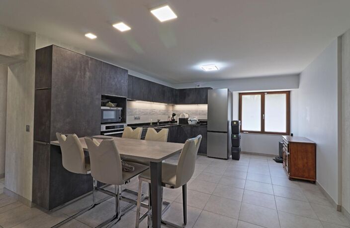 T4 dans maison (3 chambres) entièrement rénové, Doussard, 89 m² avec jardin, garage, cave et parking — photo 2