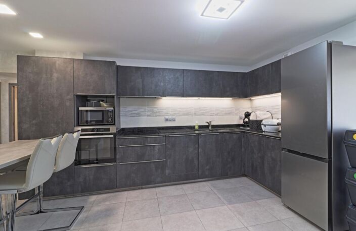 T4 dans maison (3 chambres) entièrement rénové, Doussard, 89 m² avec jardin, garage, cave et parking — photo 3