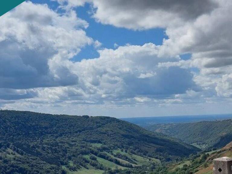 Ensemble immobilier au coeur de l'Auvergne — photo 1