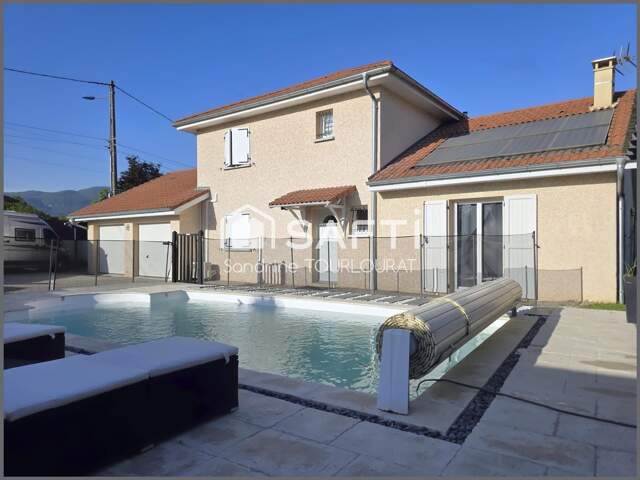 Maison 4 chambres, double garage, piscine, jardin — photo du bien