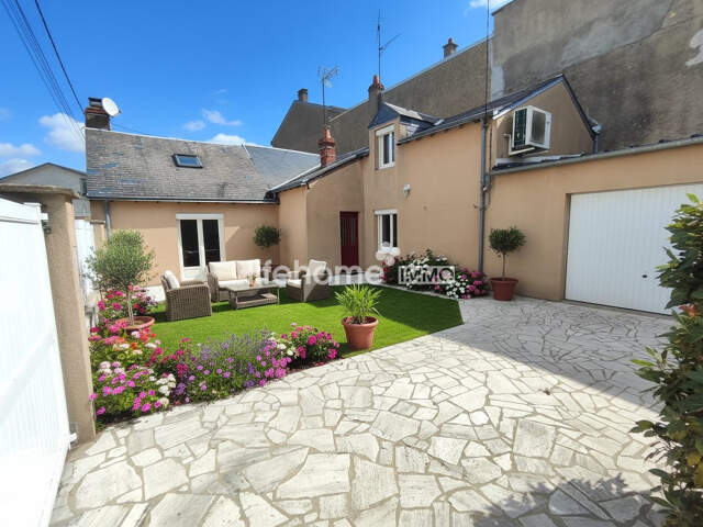 Maison avec garage et jardin — photo du bien