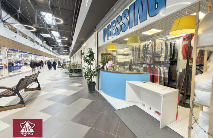 Pressing dans un hypermarché — photo 3