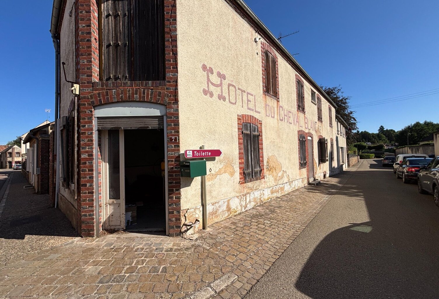 Ancien Hôtel 11 Chambres à Mezilles — photo 1