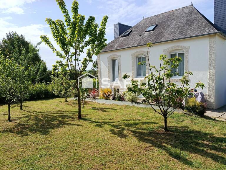 PLONEVEZ DU FAOU (29530) ; Propriété de caractère proche du centre bourg — photo 1