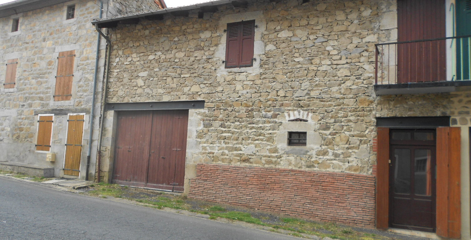 Maison de village à rénover, coeur de village, proche d'Arlan — photo 1