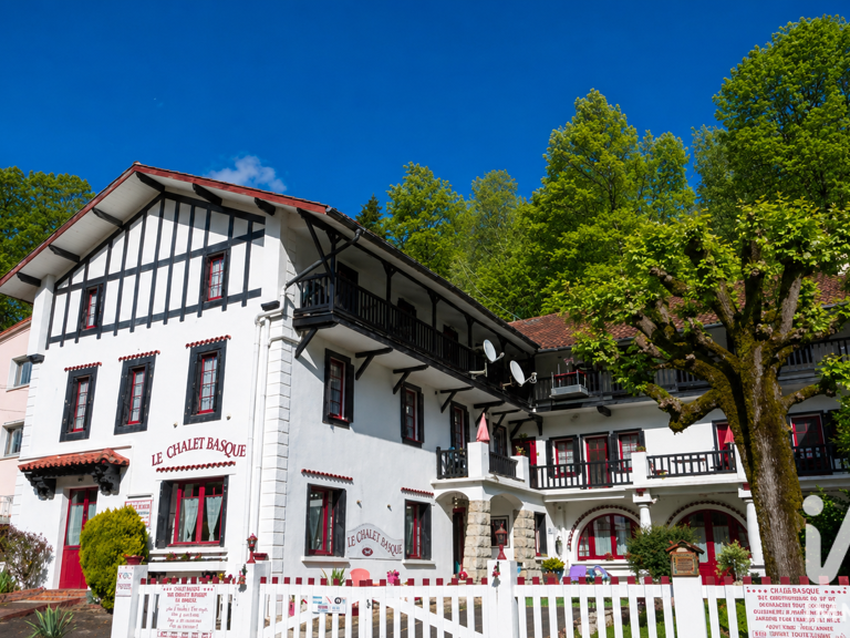 Vente Maison traditionnelle 18 pièces — photo 1