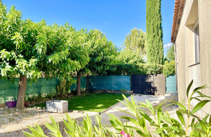 Soleil, cigales et commerces à pieds : une maison de plain-pieds à découvrir — photo 2