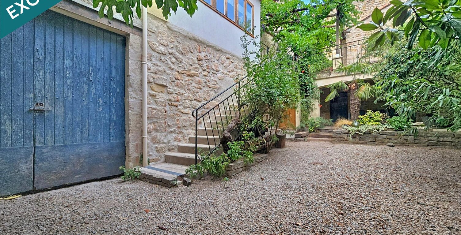 Une superbe maison en pierre où charme de l'ancien, terrasses et volumes généreux se conjuguent à merveille. — photo 1