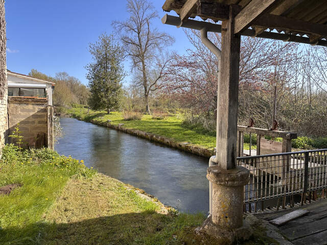 Ancien moulin à eau , maisons et dépendances — photo du bien