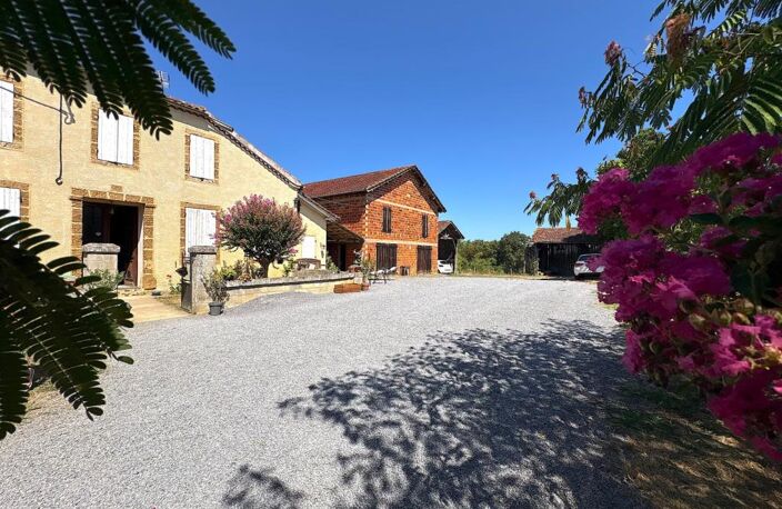 Maison à vendre 5 pièces 165m2 avec dépendances Proche de LE HOUGA (32) — photo 3