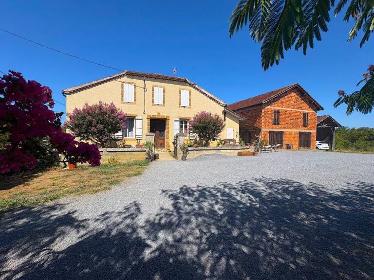 Maison à vendre 5 pièces 165m2 avec dépendances Proche de LE HOUGA (32) — photo 1