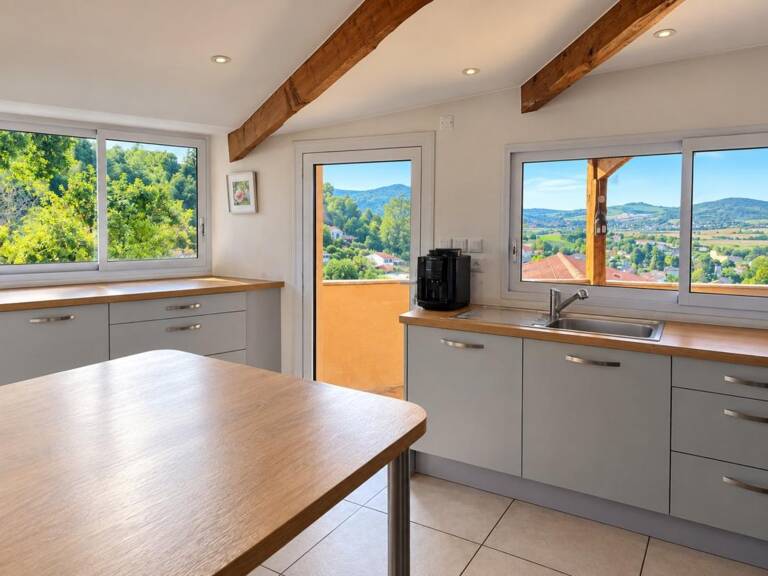 Maison à vendre - 5 chambres - 119 m² habitables + 150 m² dépendances - Fort potentiel locatif - 275 000 € - Saint-Maurice (63270) — photo 1