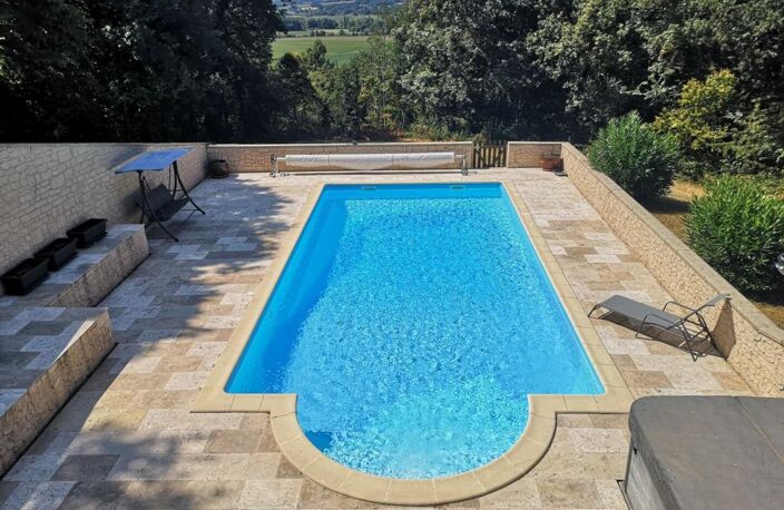 À vendre dans le Gers, secteur de Marciac : maison avec vue imprenable, 4 chambres, superbe piscine, terrasses, garage et possibilité d'aménager une annexe ou un studio. À visiter dès maintenant ! — photo 2