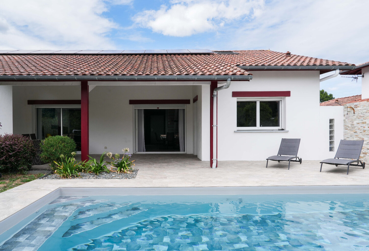 Maison contemporaine d’exception avec piscine – Élégance, confort et performance énergétique au cœur de Larressore — photo 1