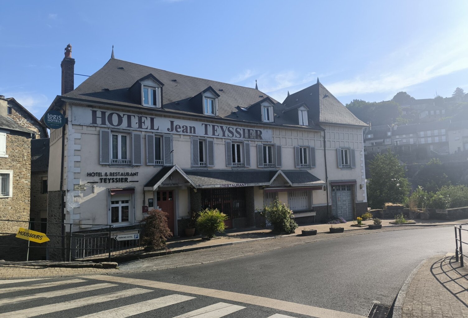 Murs d'un hôtel-restaurant à vendre UZERCHE (19) — photo 1