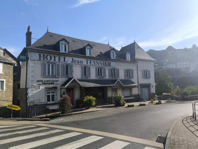 Murs d'un hôtel-restaurant à vendre UZERCHE (19) — photo du bien
