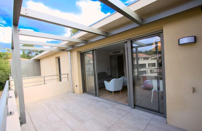 Appartement à vendre 2 pièces  dernier étage terrasse ascenseur et garage AIX EN PROVENCE (13) — photo 2