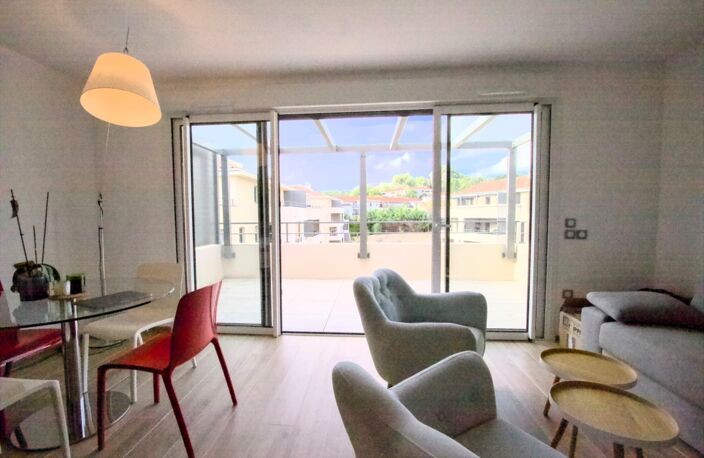 Appartement à vendre 2 pièces  dernier étage terrasse ascenseur et garage AIX EN PROVENCE (13) — photo 3