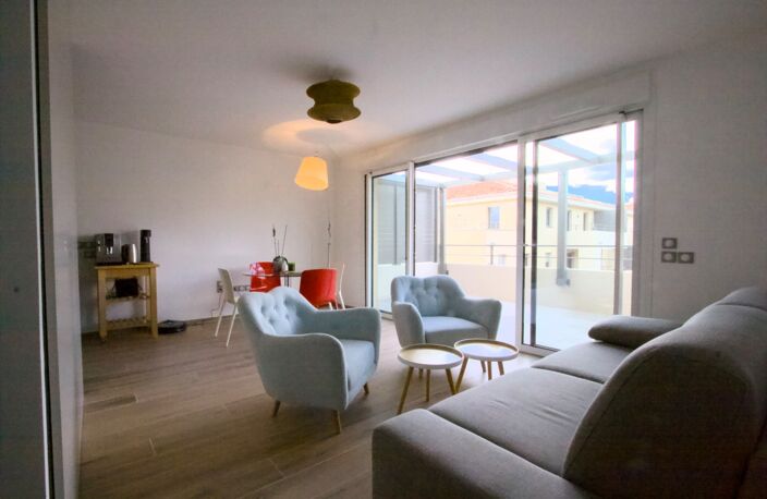 Appartement à vendre 2 pièces  dernier étage terrasse ascenseur et garage AIX EN PROVENCE (13) — photo 4