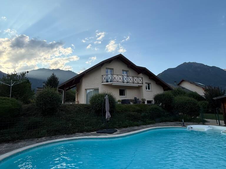 Maison familiale avec piscine - Un cadre de vie idéal - — photo 1