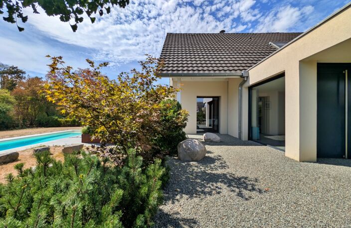 Maison à vendre 9 pièces KEMBS LOECHLE (68).Belle maison contemporaine de 250 m², 14 ares, avec piscine, en lisière de forêt — photo 3