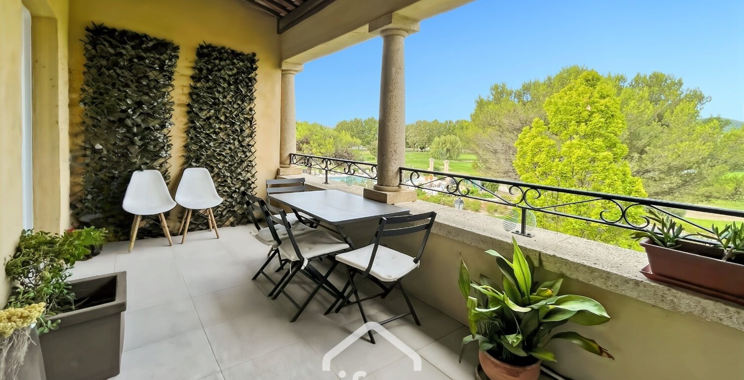 HOTEL DU GOLF  appartement 2ème et dernier étage  rénové et climatisé  de 33 m2 , trou n° 8 , sud ouest , une chambre,  loggia terrasse, salle de bain , wc, piscine résidentielle, place de parking — photo 1