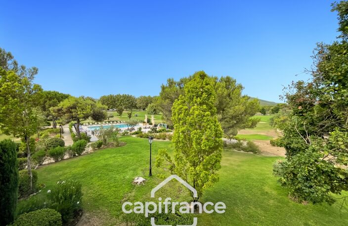 HOTEL DU GOLF  appartement 2ème et dernier étage  rénové et climatisé  de 33 m2 , trou n° 8 , sud ouest , une chambre,  loggia terrasse, salle de bain , wc, piscine résidentielle, place de parking — photo 2