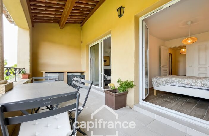 HOTEL DU GOLF  appartement 2ème et dernier étage  rénové et climatisé  de 33 m2 , trou n° 8 , sud ouest , une chambre,  loggia terrasse, salle de bain , wc, piscine résidentielle, place de parking — photo 3