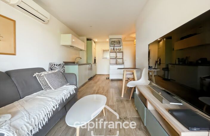 HOTEL DU GOLF  appartement 2ème et dernier étage  rénové et climatisé  de 33 m2 , trou n° 8 , sud ouest , une chambre,  loggia terrasse, salle de bain , wc, piscine résidentielle, place de parking — photo 5