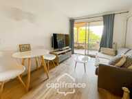 HOTEL DU GOLF  appartement 2ème et dernier étage  rénové et climatisé  de 33 m2 , trou n° 8 , sud ouest , une chambre,  loggia terrasse, salle de bain , wc, piscine résidentielle, place de parking — photo 4