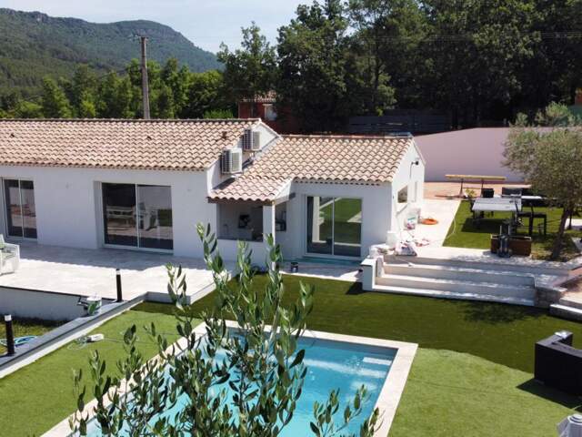 Villa T6 avec piscine et terrain de 1241m² - Sainte-Anastasie-Sur-Issole — photo du bien