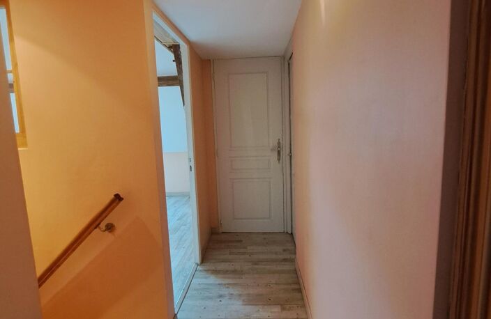 COUP DE CUR  Maison pleine de charme, aucun travaux, au calme et sans vis-à-vis ! — photo 5