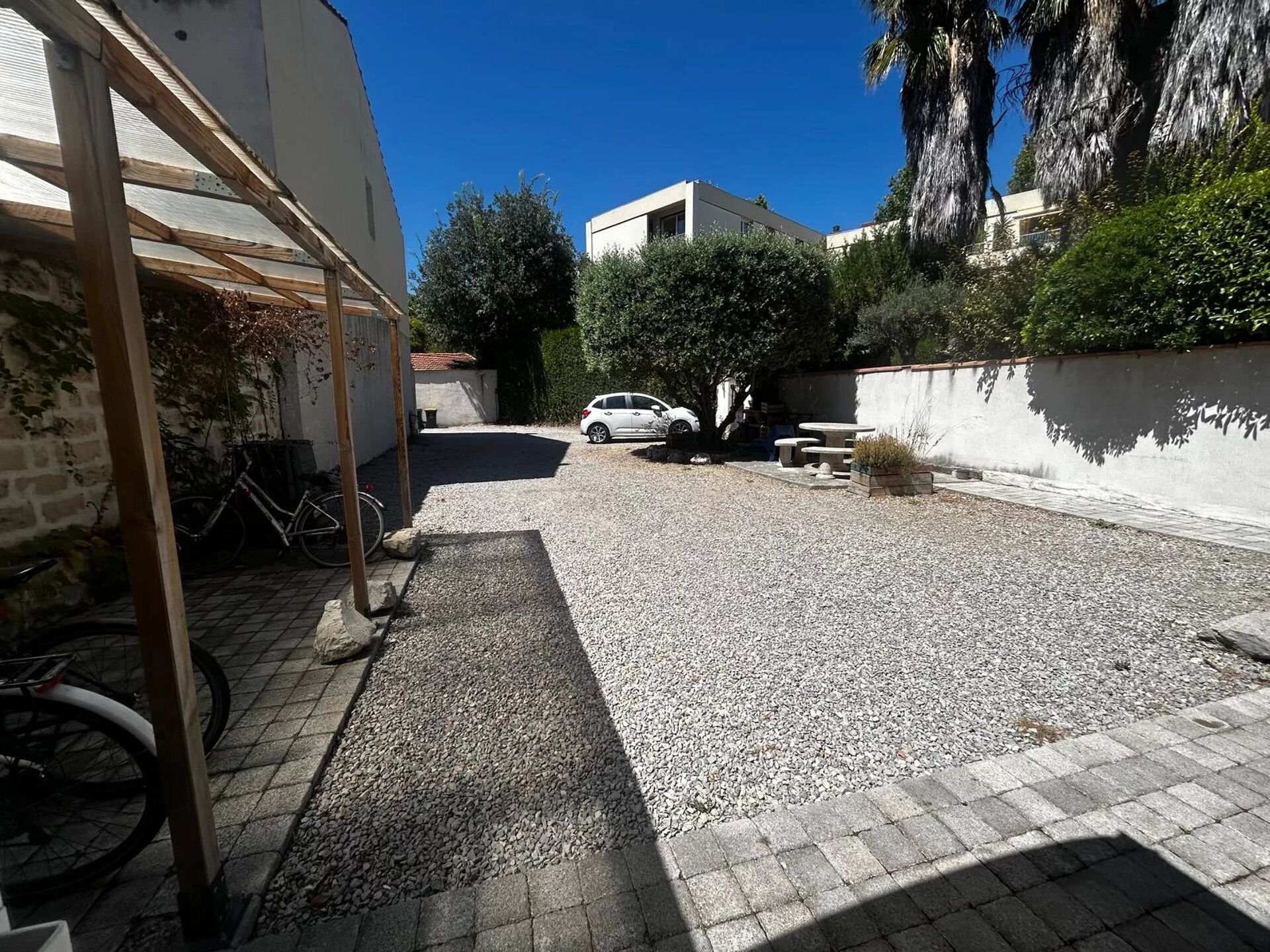 Local commercial 146 m² · à Montpellier · 146 m² · 2 400 €/mois