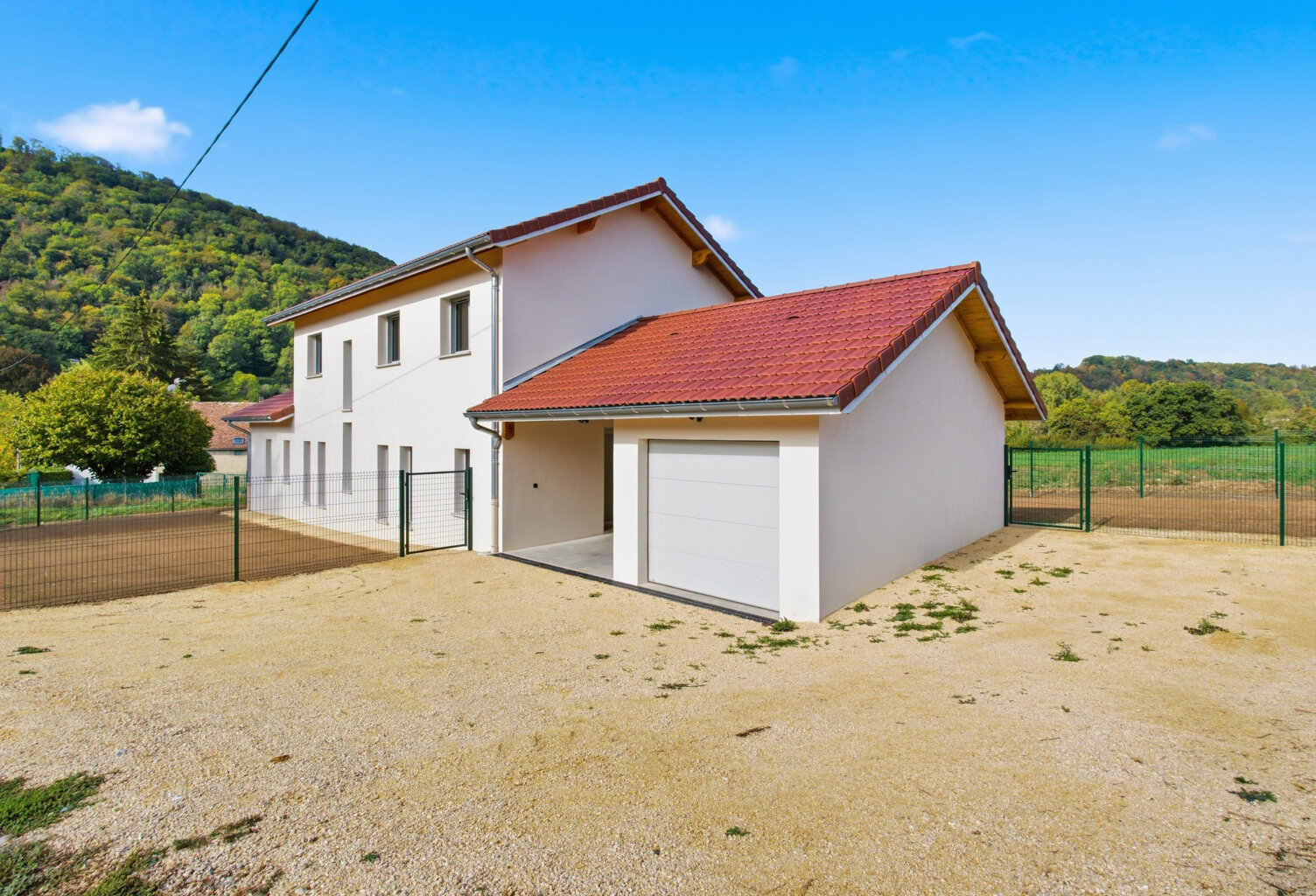 A CHARAVINES Villa neuve à louer 7 pièces — photo 1