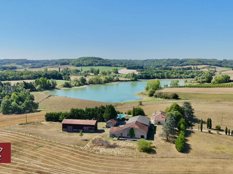 Propriété équestre avec piscine et dépendances. — photo 1
