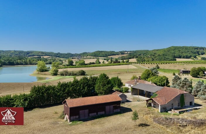 Propriété équestre avec piscine et dépendances. — photo 2