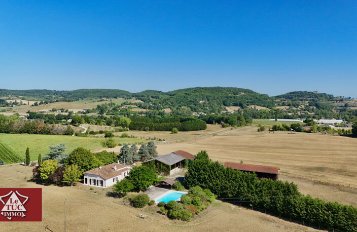 Propriété équestre avec piscine et dépendances. — photo 3
