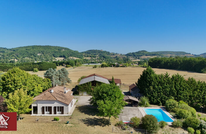 Propriété équestre avec piscine et dépendances. — photo 4